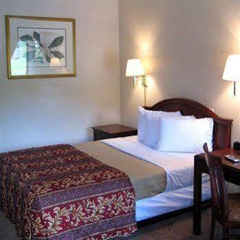 Charlotte Express Inn Extérieur photo