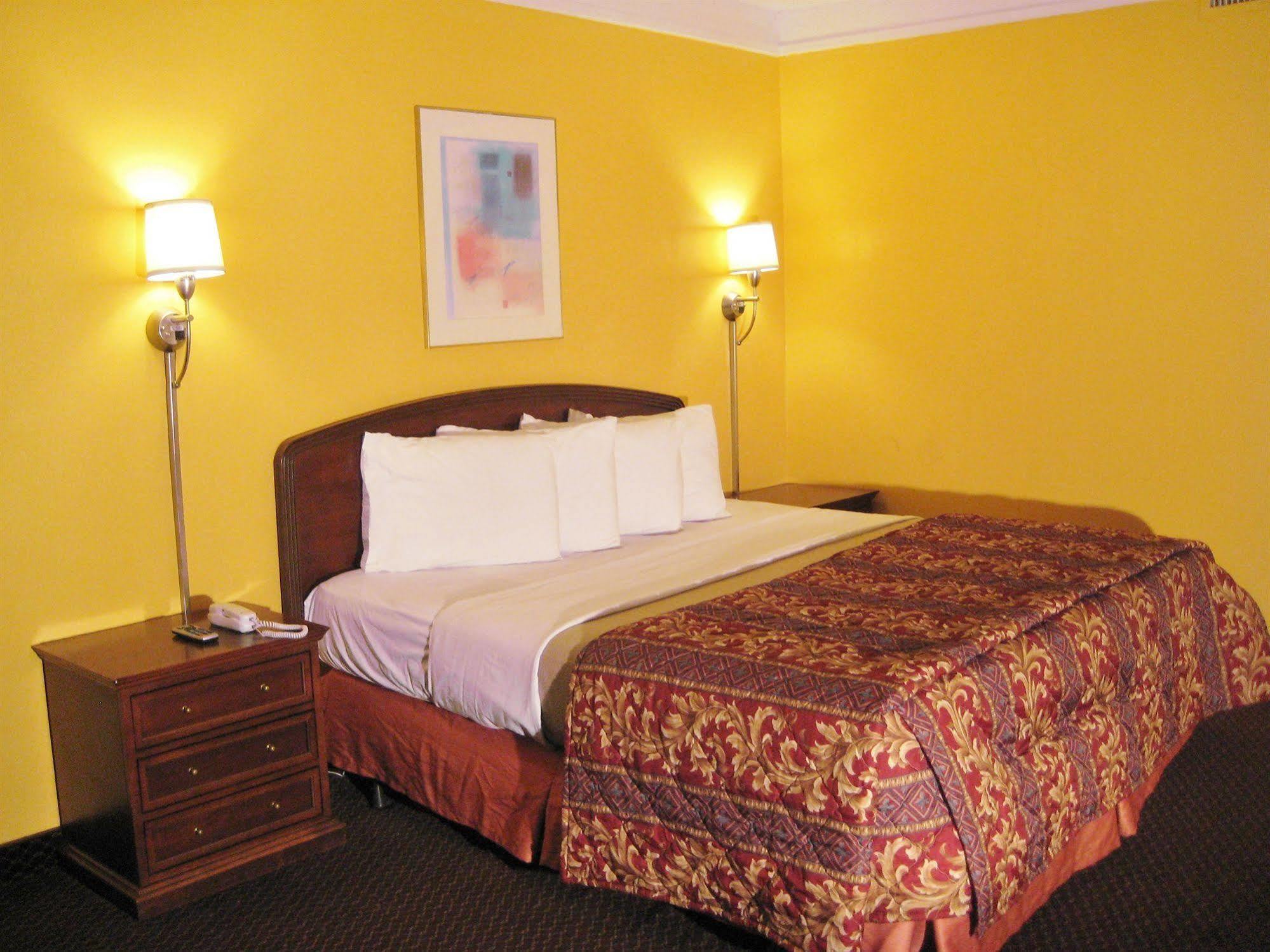 Charlotte Express Inn Extérieur photo