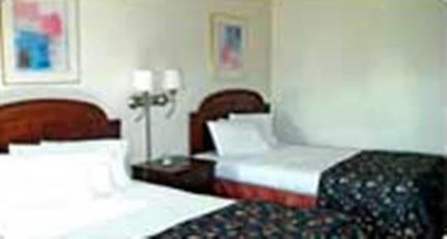 Charlotte Express Inn Extérieur photo