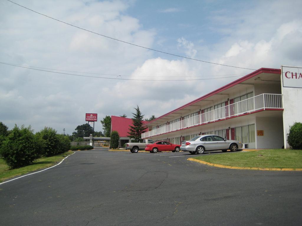 Charlotte Express Inn Extérieur photo